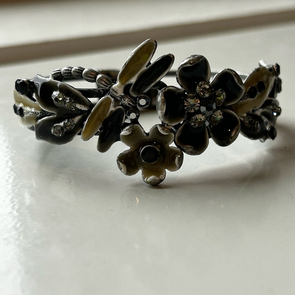 Dragonfly and flowers bracelet